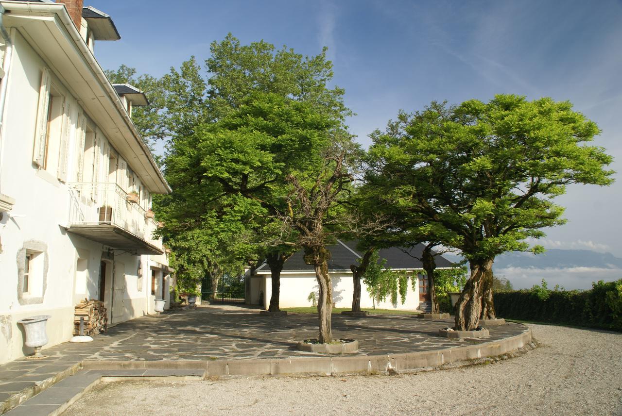 Hotel Les Saints Peres Montagnole Zewnętrze zdjęcie